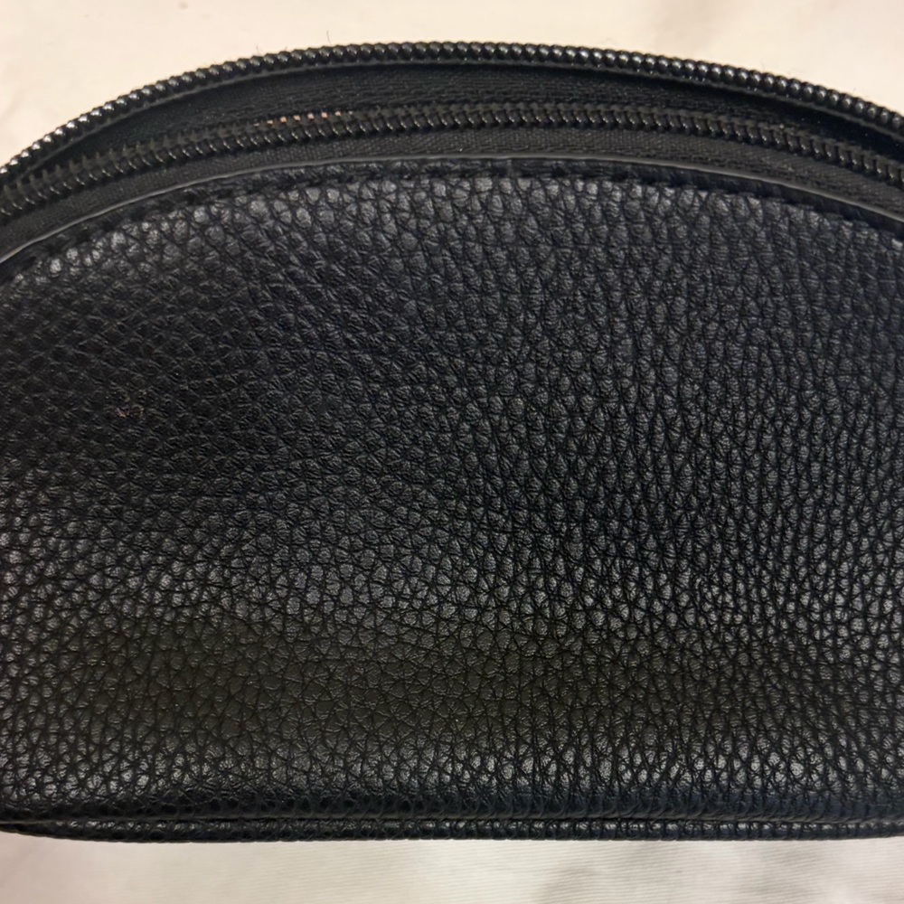 Shiraleah Black Textured Toiletry Bag